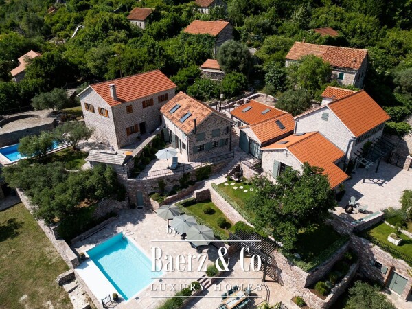 photo 1 Estate in Tivat Municipality with a Panoramic Sea View